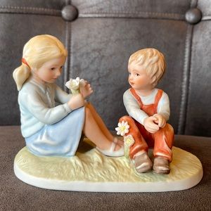 Frances Hook "He Loves Me…” 1983 Figurines Roman Inc